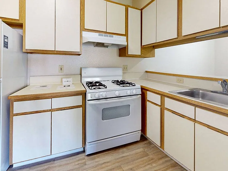 South Bridge Apartments — Photo 8