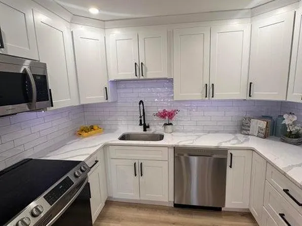 105 Amberly Dr Unit D, Manalapan, NJ 07726