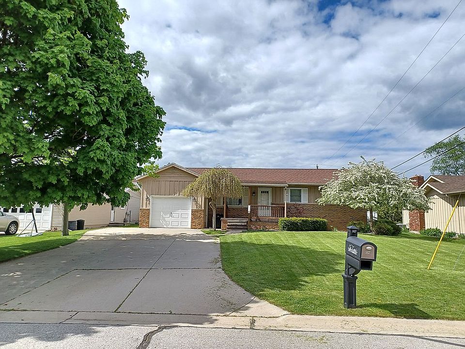 1st image of 1827 N Woodland Dr