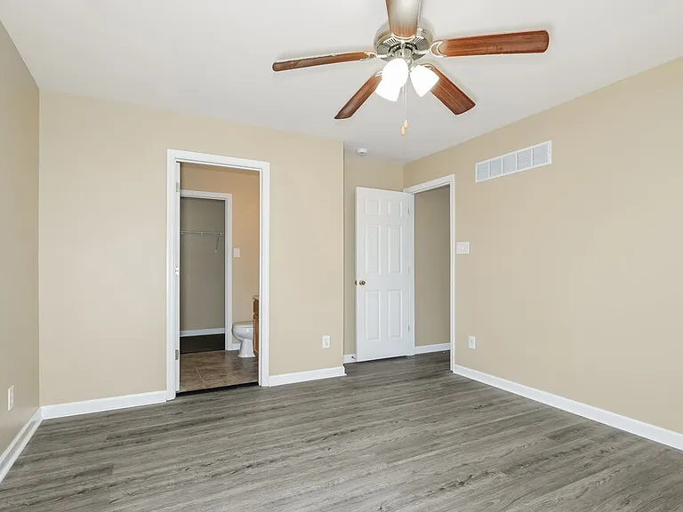 1202 Liberty Xing — Photo 10