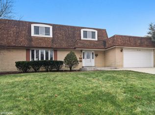 1005 Cherokee Dr, Darien, IL 60561