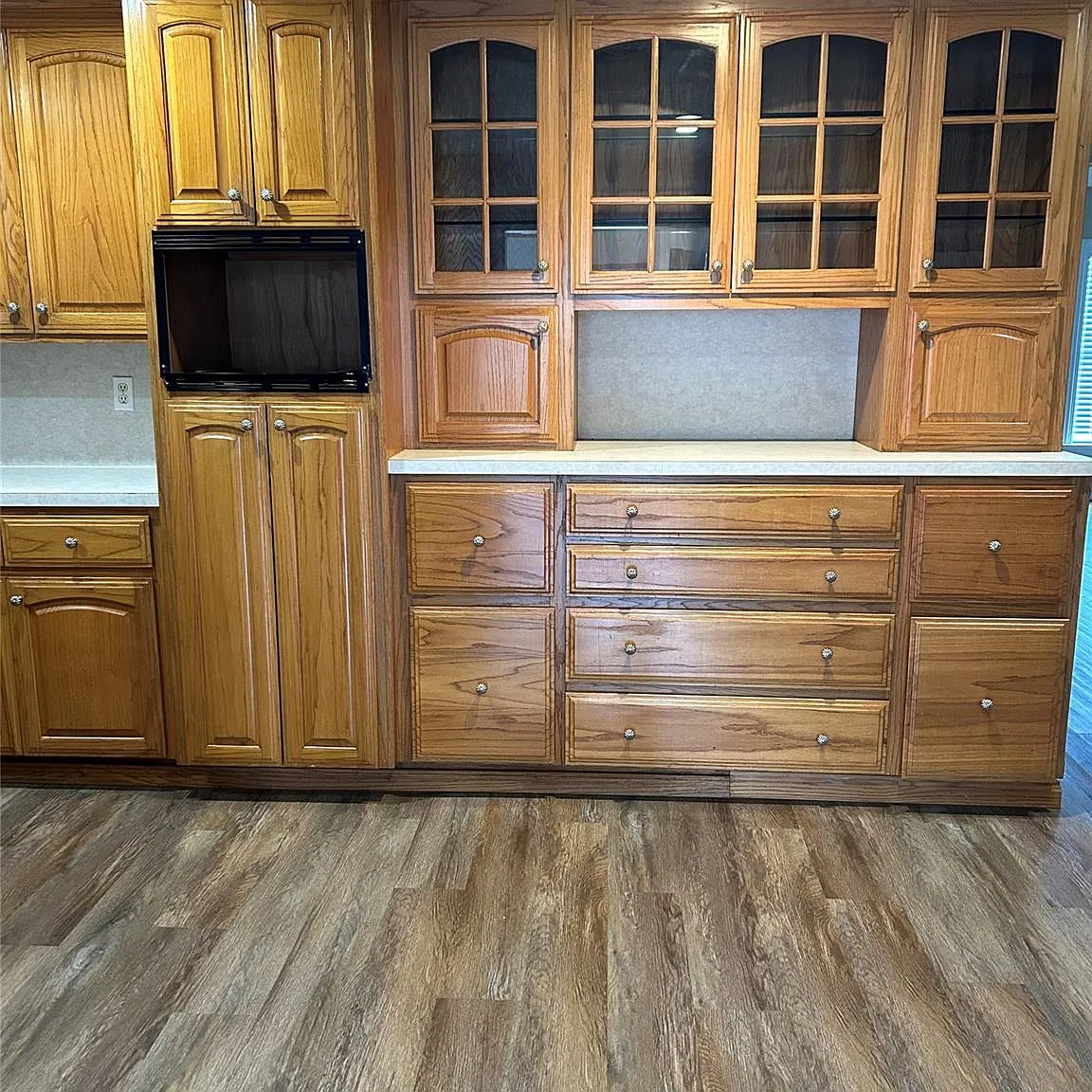 3 bed, 1.0 bath, 1900 sqft, $1,600 — Photo 3