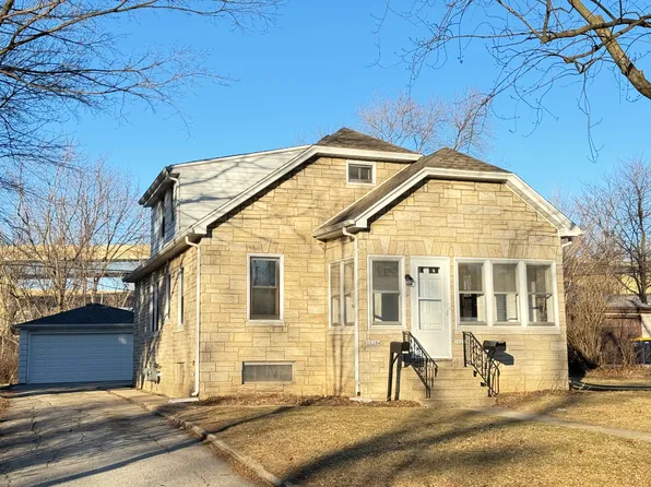 10202 W Bungalow Pkwy, Milwaukee, WI 53214