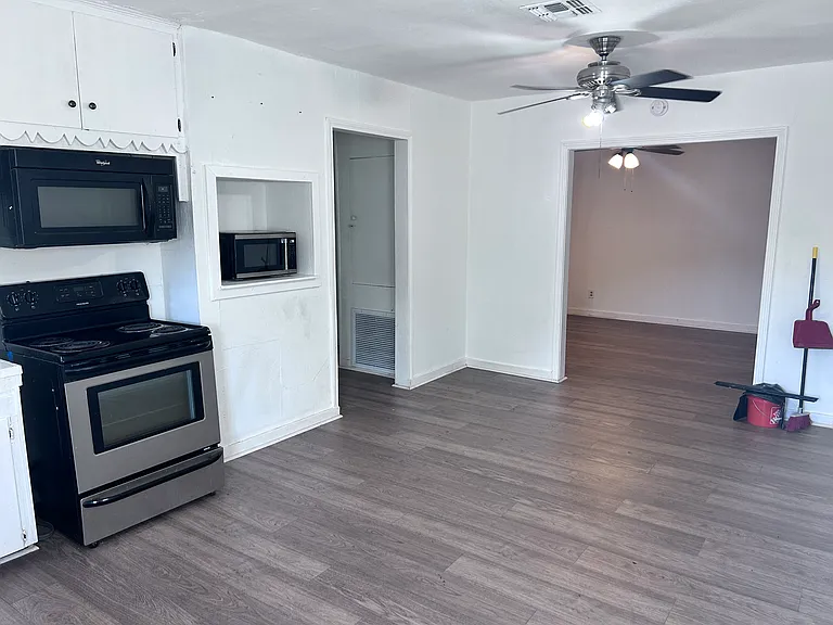 210 W Vanderbilt Dr — Photo 13