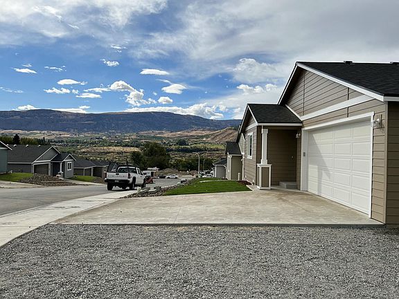 2nd image of 1084 Newberry Ln