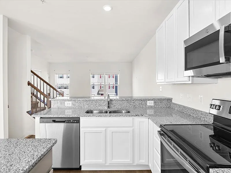 3 bed, 2.5 bath, 1922 sqft, $2,500 — Photo 4