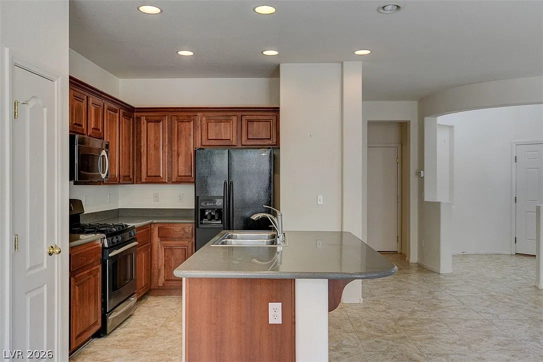 3 bed, 2.5 bath, 1769 sqft, $2,075 — Photo 2