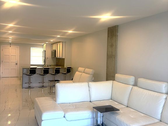 4th image of 105 Paradise Harbour Boulevard #108