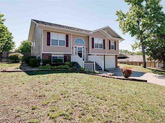 4th image of 507 Holly Ln