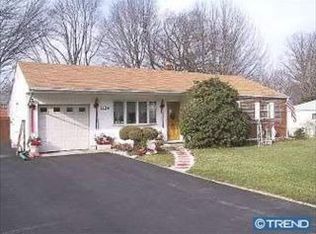 1124 W Pine St, Feasterville Trevose, PA 19053