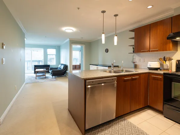 4799 Brentwood Dr #303, Burnaby, BC V5C 0C4