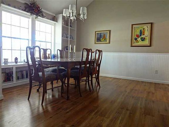 4th image of 315 Forest Lake Dr