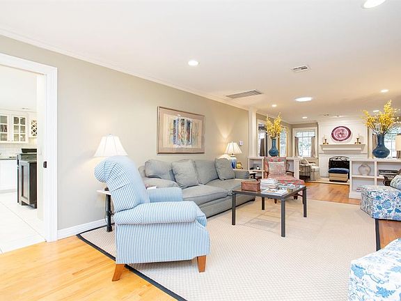 4th image of 1826 Coventry Ln