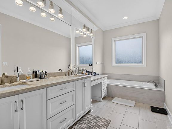 4th image of 7 Copper Cir