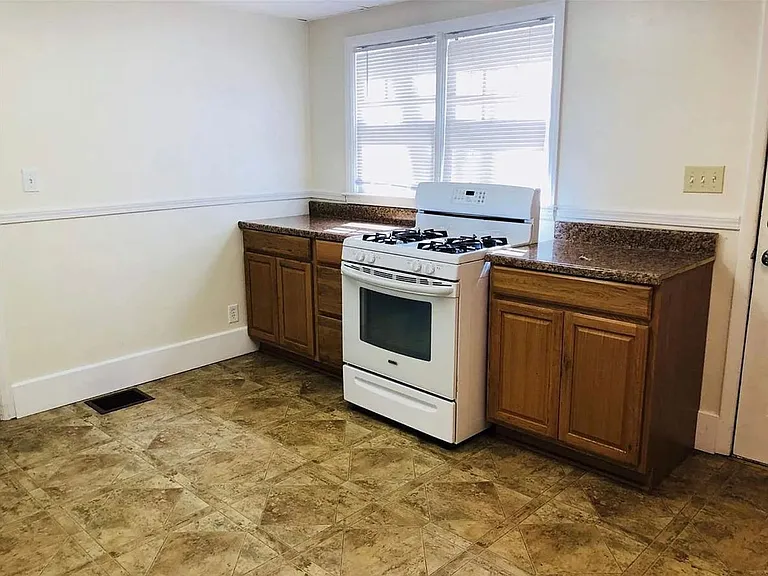 719 N Washington St — Photo 11