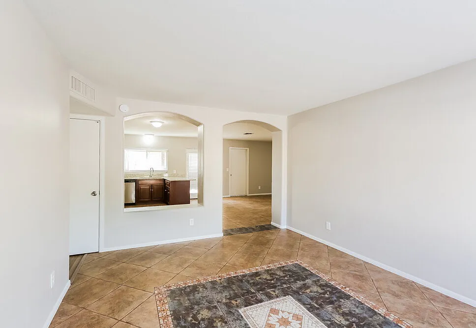 3 bed, 2.0 bath, 1189 sqft, $1,880 — Photo 3