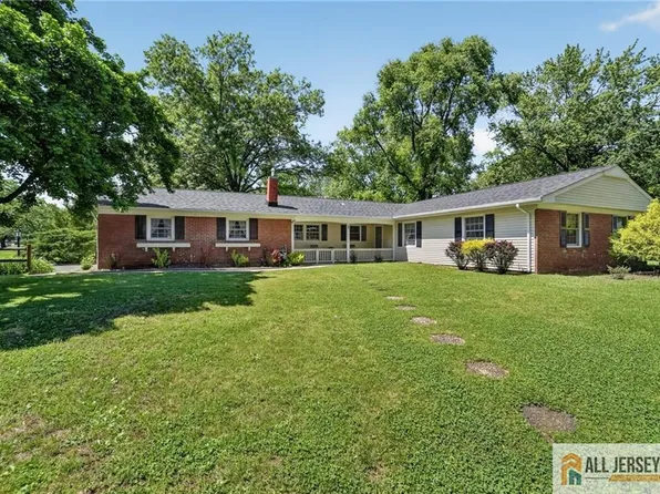 54 Stockton Dr, Marlboro, NJ 07746