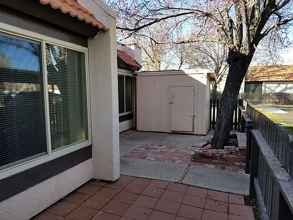 3rd image of 1052 Baywood Dr APT A