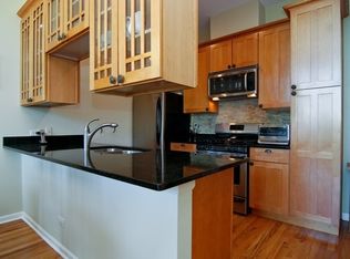 1433 W Belle Plaine Ave APT 3E, Chicago, IL 60613