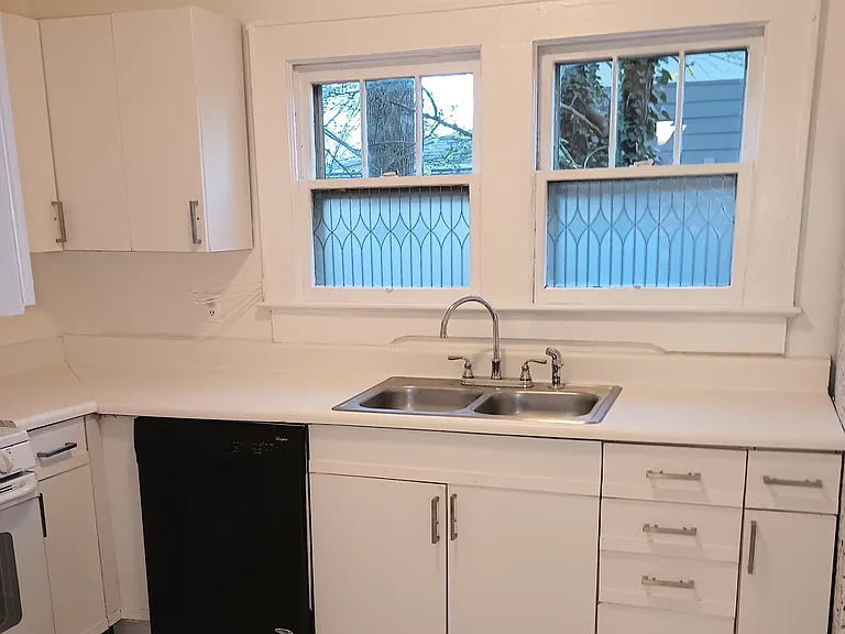 295 Norwood Ave NE — Photo 3
