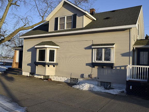 3rd image of 379 N Franklin St