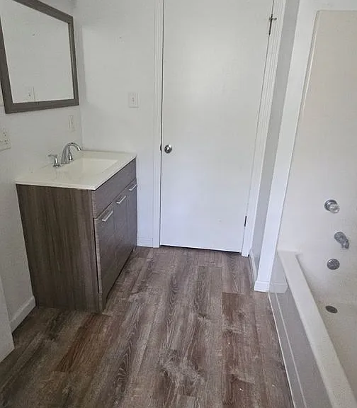 604 N Stewart St — Photo 2