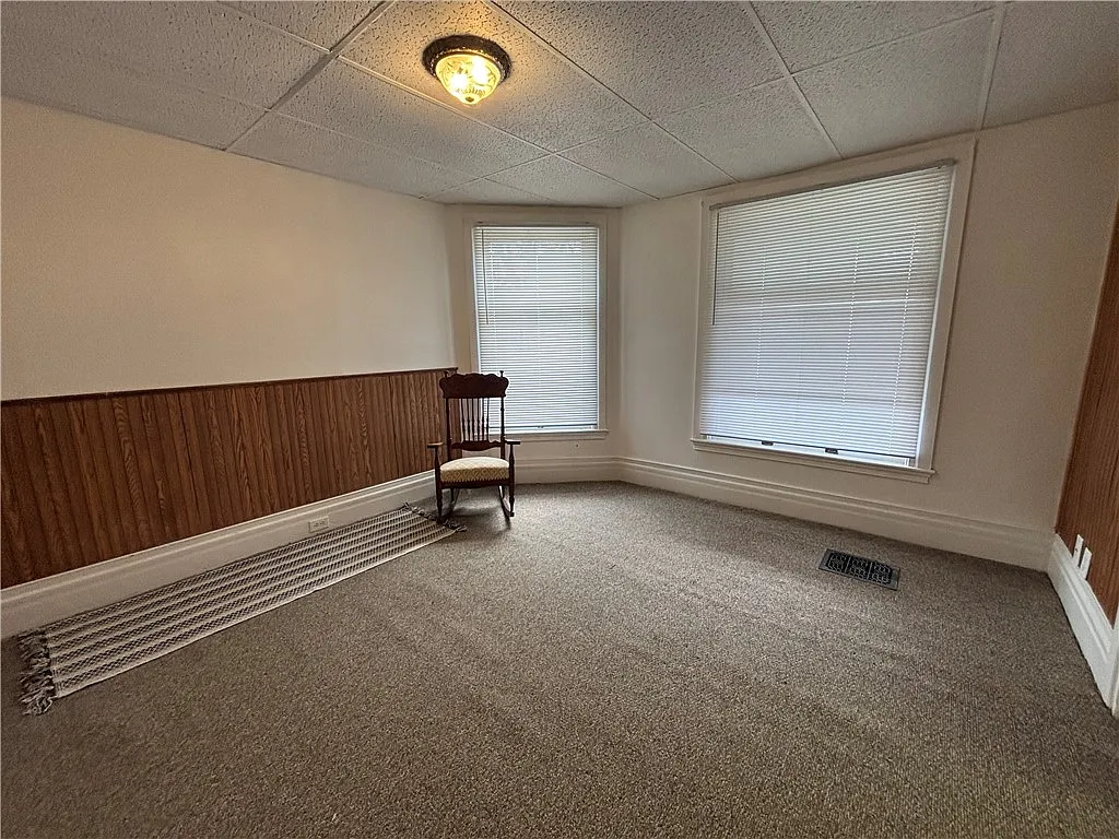 1 bed, 1.0 bath, 2440 sqft, $1,200 — Photo 2
