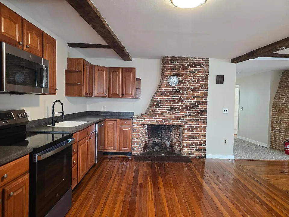73 Middle St #2