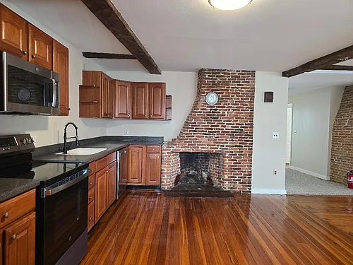 73 Middle St #2 Photo 1