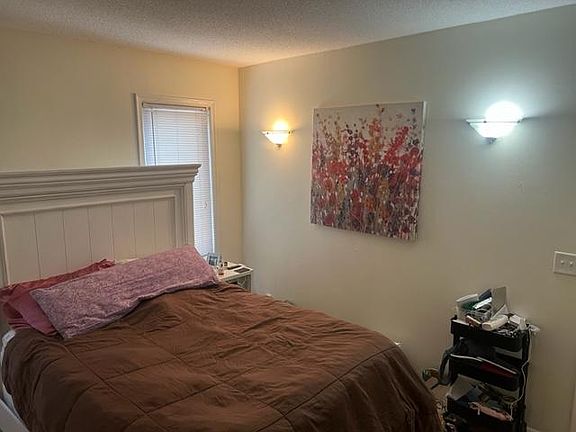 5th image of 3123 James Ave S #1