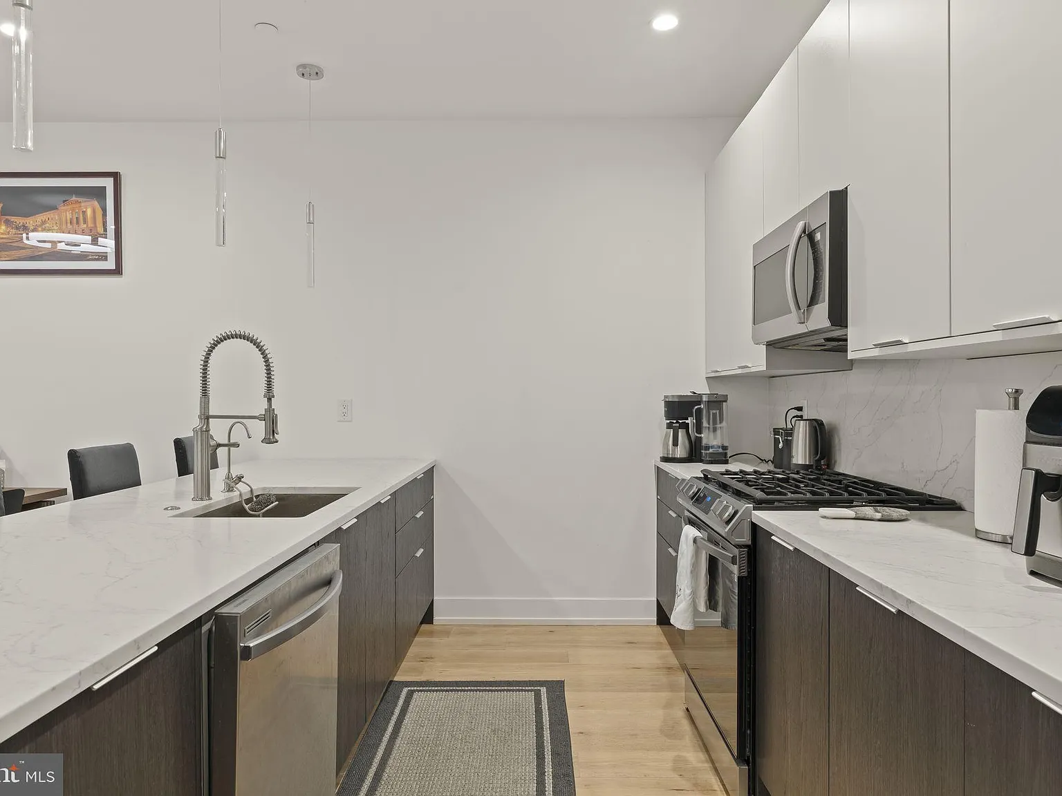 4 bed, 3.5 bath, 3018 sqft, $3,900 — Photo 4