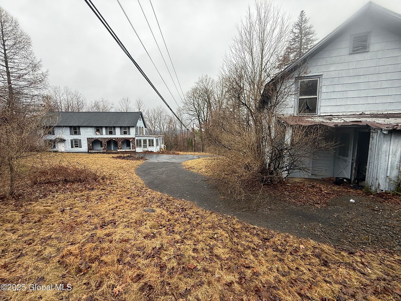 1st image of 527 Lockhart Mountain Road