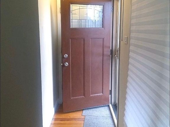 2nd image of 458 Crandon Ave