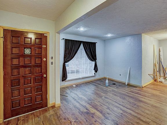 3rd image of 3105 NE Kingsbriar Dr