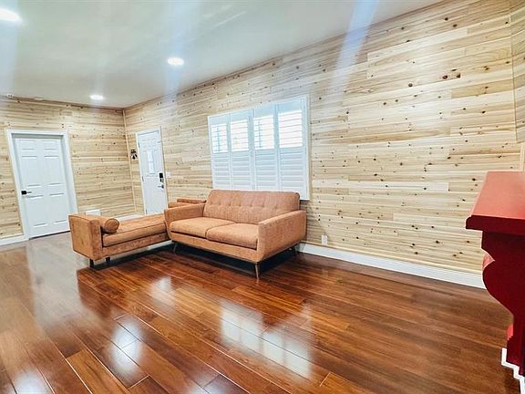 5th image of 6804 Barry Rd