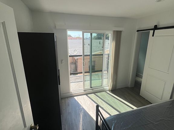 3rd image of 1576 W 36th Pl #2