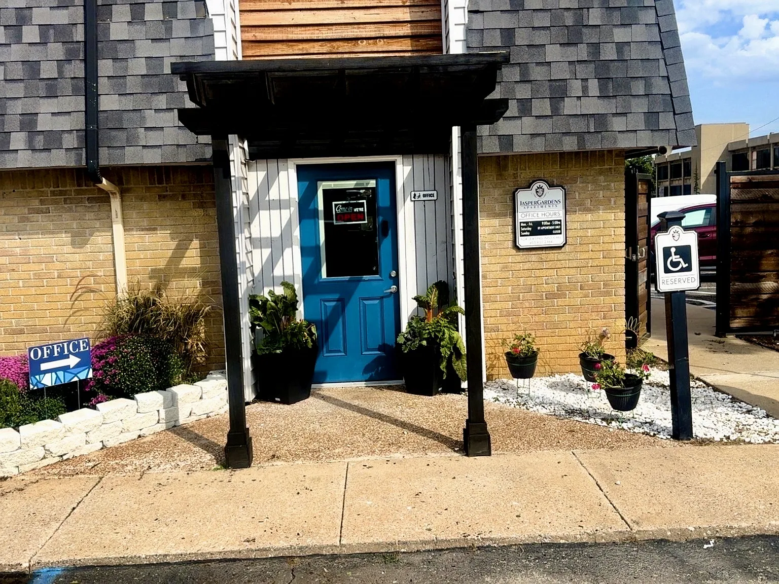 Jasper Gardens Apartments — Photo 2