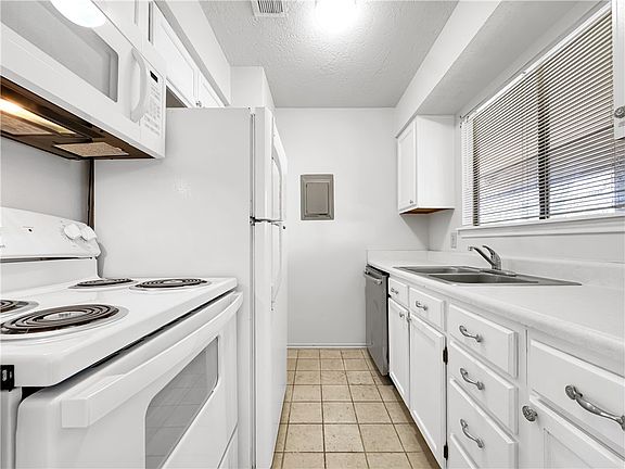 4th image of 7122 Premont Dr #C202