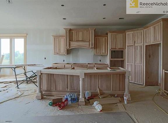 3rd image of 11621 W 158th St