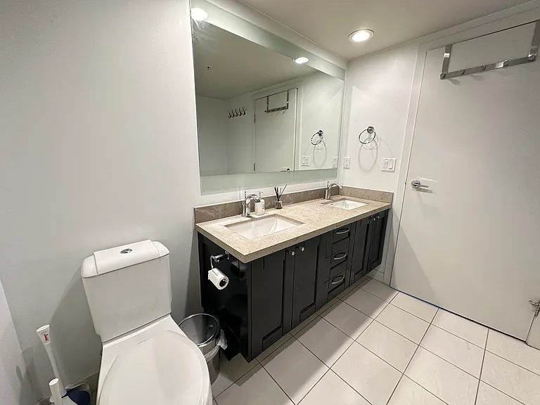 Master ensuite bathroom
