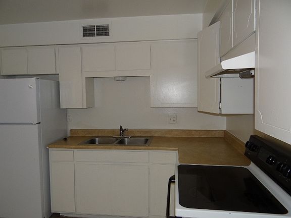 4th image of 10827 N 18th Ave APT 2