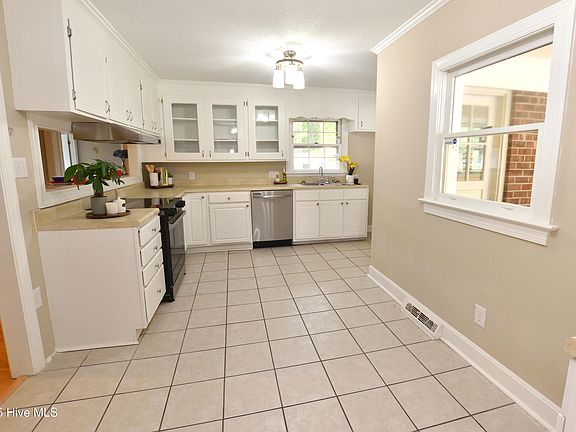 5th image of 3009 Wellington Drive