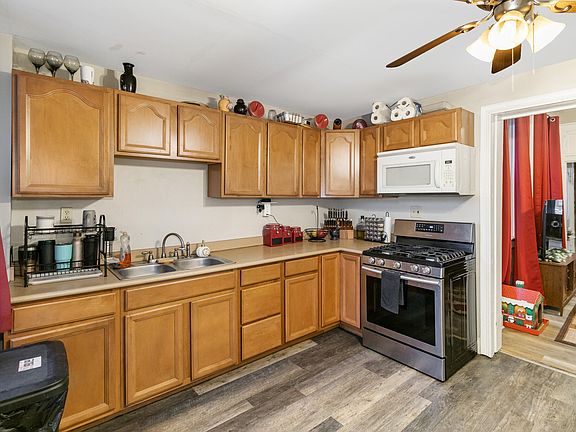 3rd image of 315 E 10th St