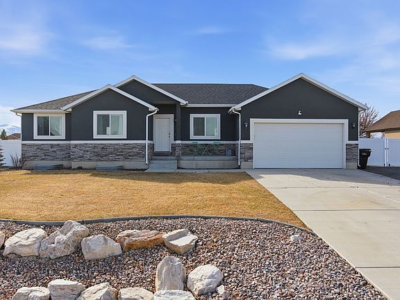 2nd image of 784 E Frontier Rd