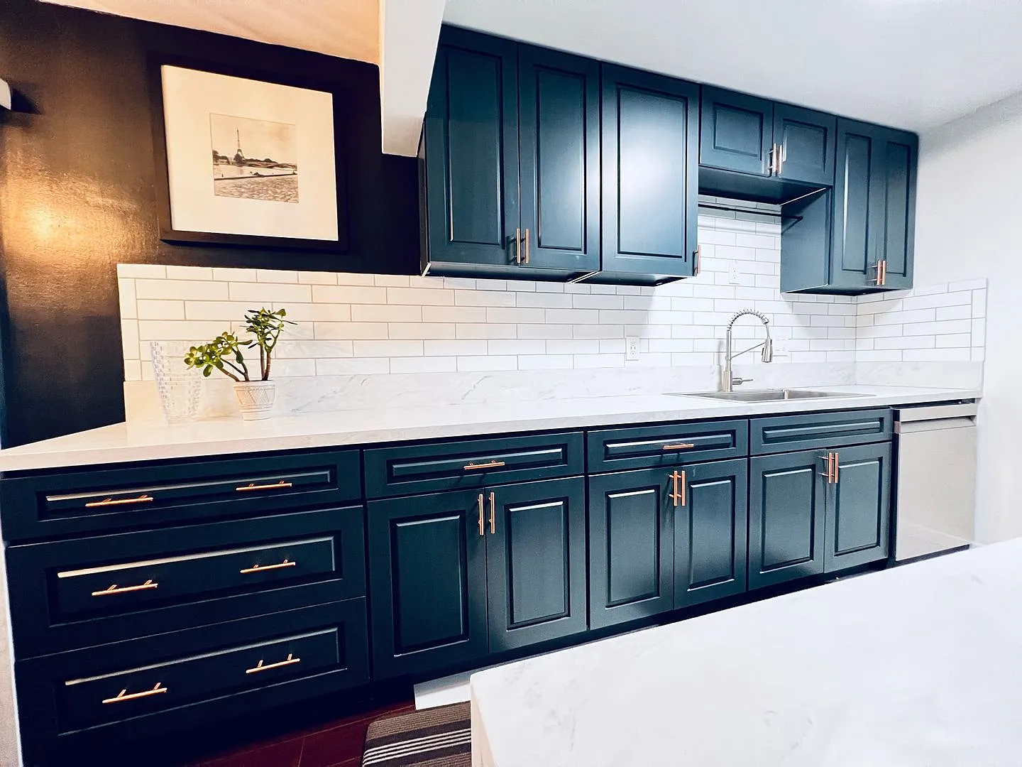 Catch this Property before it goes - Light and Bright — Photo 1