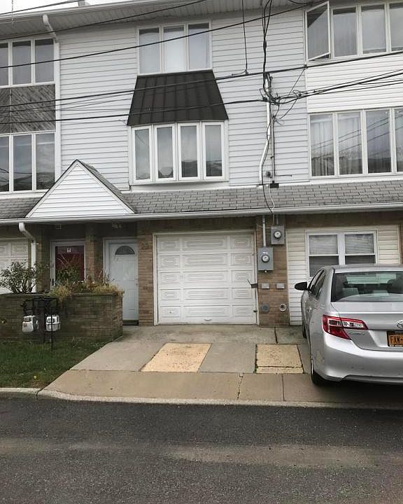 1st image of 16 Peggy Ln