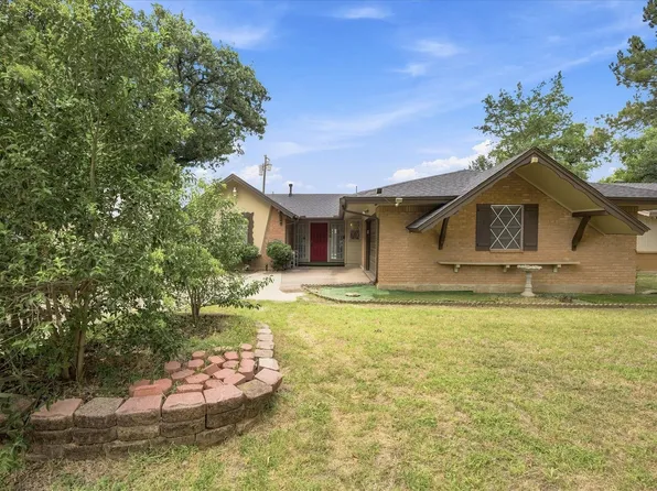 2210 Fairfax Dr, Irving, TX 75060