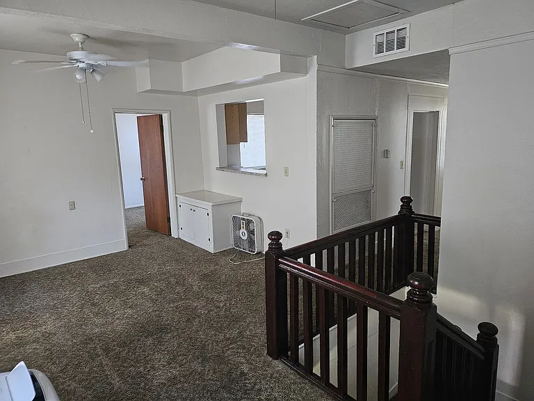 406 W 6th St #3 — Photo 3