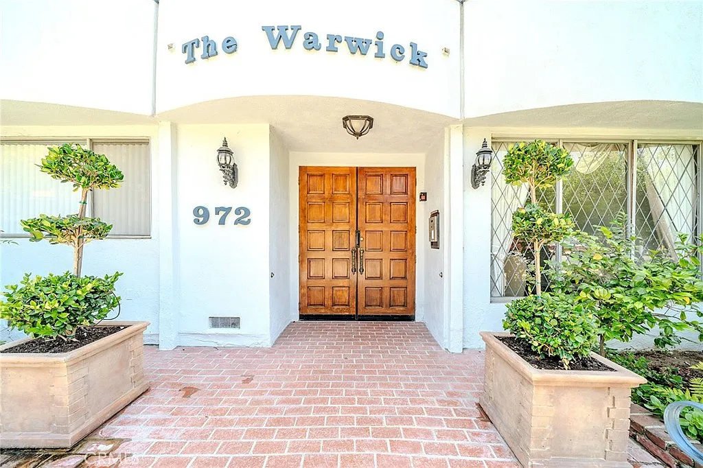 2 bed, 1011 sqft, $3,000 — Photo 2