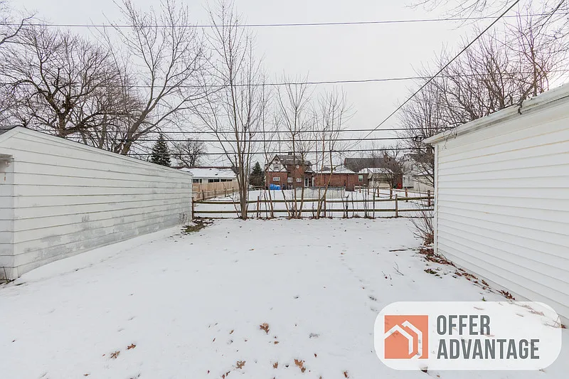 3 bed, 1.0 bath, 1100 sqft, $1,400 — Photo 2